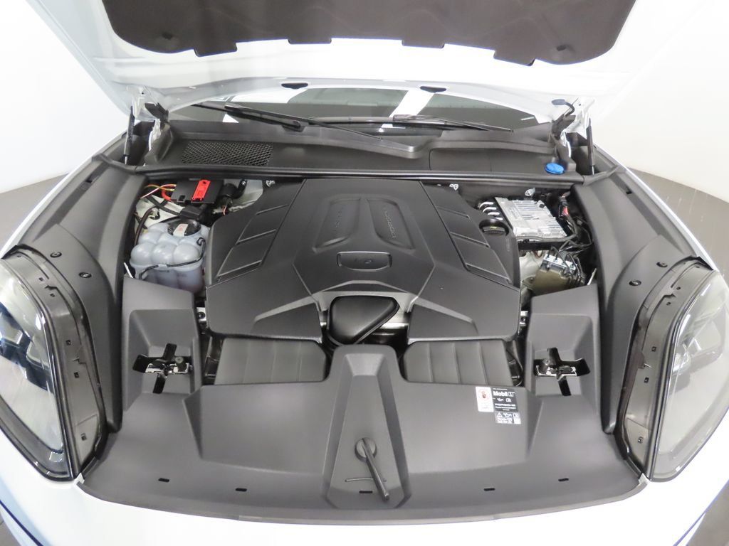 Certified 2025 Porsche Cayenne Coupe AWD/4WD image 51