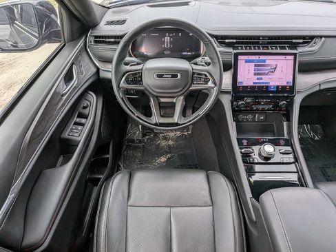 Used 2025 Jeep Grand Cherokee Overland w/ Adv Protech Group III AWD/4WD image 17