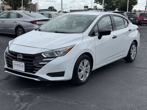 Used 2023 Nissan Versa S FWD image 9