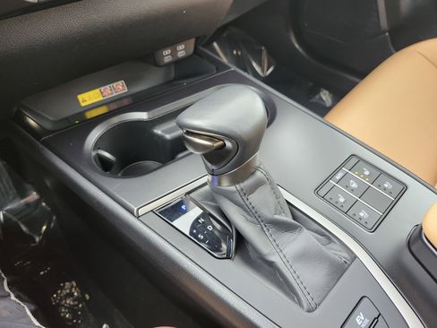 Used 2024 Lexus UX 250h AWD w/ Premium Package image 33