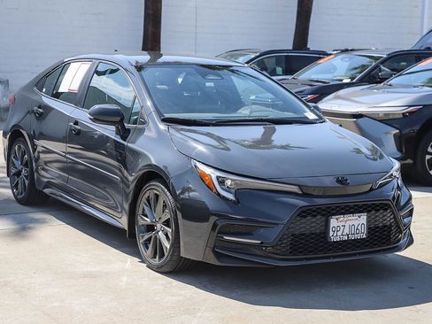 Certified 2025 Toyota Corolla SE FWD image 3