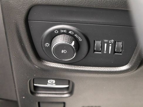 Used 2023 Jeep Grand Cherokee Limited w/ Luxury Tech Group II AWD/4WD image 17