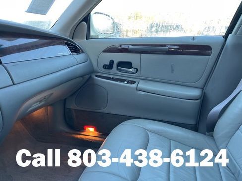 Used 2000 Lincoln Town Car Executive image 25