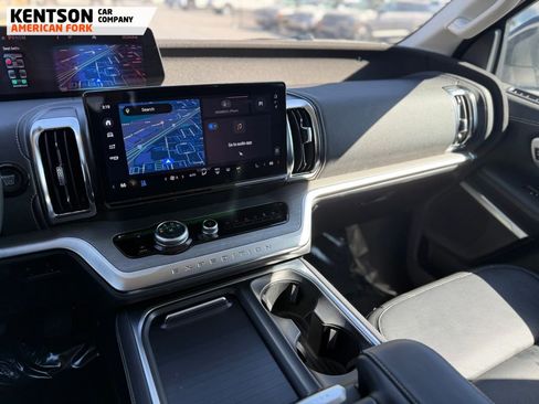 Used 2025 Ford Expedition Platinum image 27