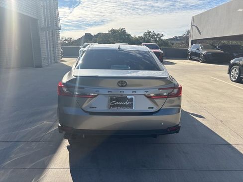 Used 2025 Toyota Camry SE image 7