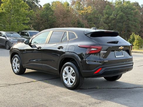 Used 2024 Chevrolet Trax LS FWD image 3
