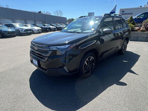 Used 2025 Subaru Forester Premium AWD/4WD image 3