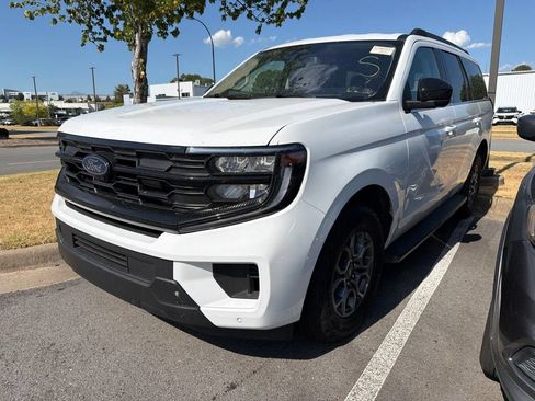 Used 2025 Ford Expedition Active AWD/4WD image 4