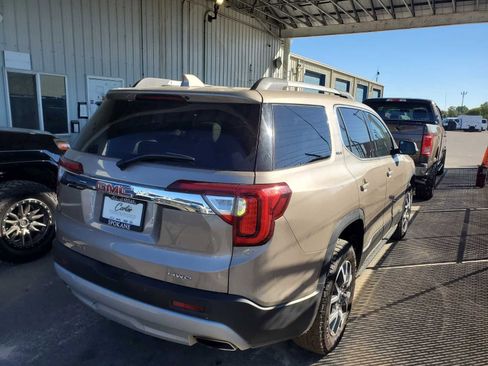 Used 2023 GMC Acadia SLT w/ Preferred Package image 2