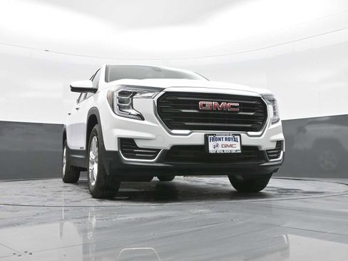Used 2024 GMC Terrain SLE image 33