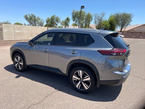 Used 2025 Nissan Rogue SL w/ SL Premium Package AWD/4WD image 4