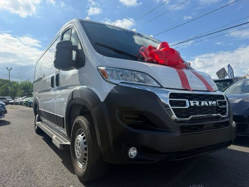 Used 2025 RAM ProMaster 2500 w/ U-Haul Equipment Group FWD image 19