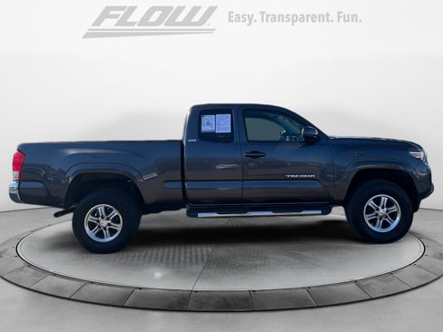 Used 2016 Toyota Tacoma SR5 image 10