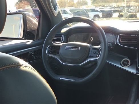 Used 2022 Jeep Grand Wagoneer Series III image 13