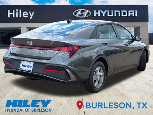 New 2026 Hyundai Elantra SE FWD image 4