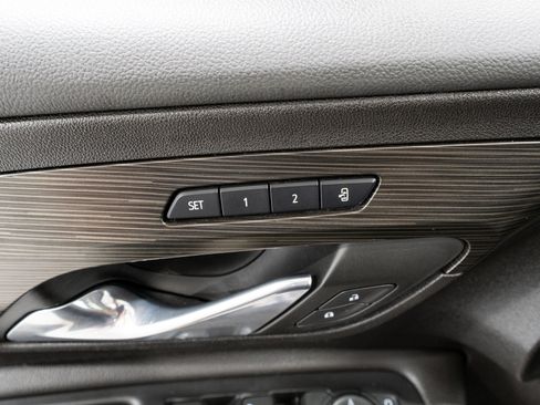 Used 2019 GMC Terrain SLT w/ Preferred Package FWD image 14
