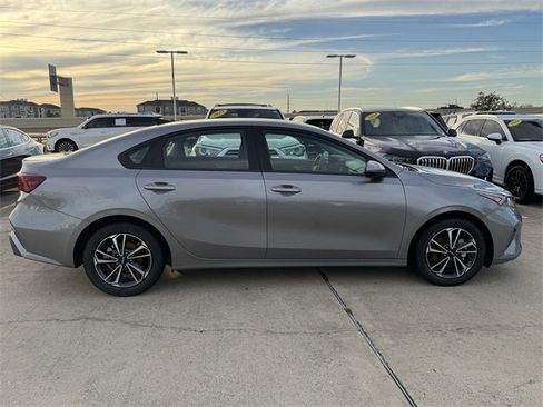 Used 2024 Kia Forte LXS image 3