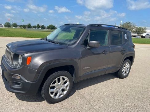 Used 2017 Jeep Renegade Latitude AWD/4WD image 7