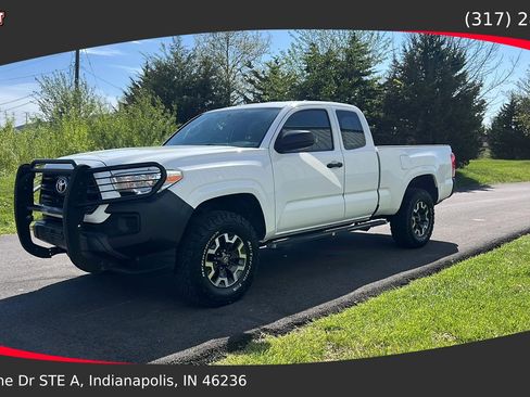 Used 2017 Toyota Tacoma SR AWD/4WD image 1