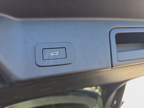 Used 2025 Land Rover Range Rover Evoque S image 13