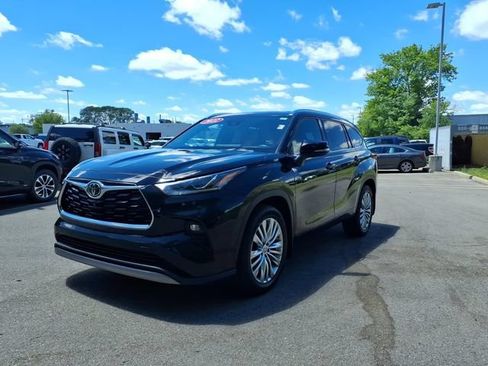 Used 2022 Toyota Highlander Platinum AWD/4WD image 3