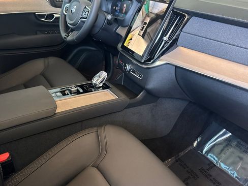 Used 2025 Volvo XC90 T8 Plus w/ Protection Package Premier image 20