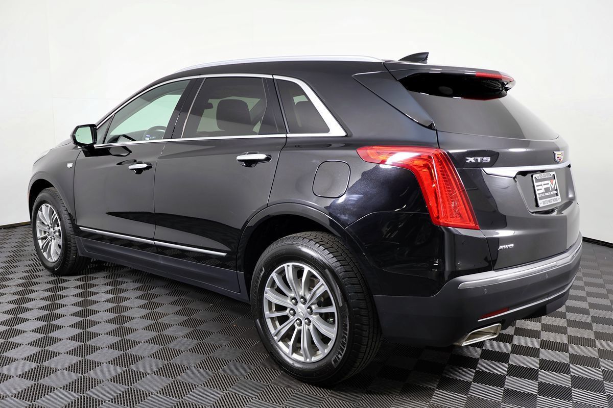 Used 2017 Cadillac XT5 Luxury w/ Driver Awareness Package AWD/4WD image 12
