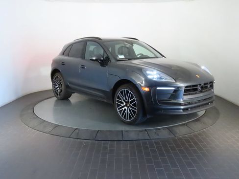 Certified 2026 Porsche Macan AWD/4WD image 9