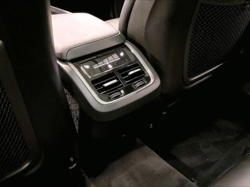 Certified 2023 Volvo XC60 B5 Ultimate w/ Climate Package AWD/4WD image 11