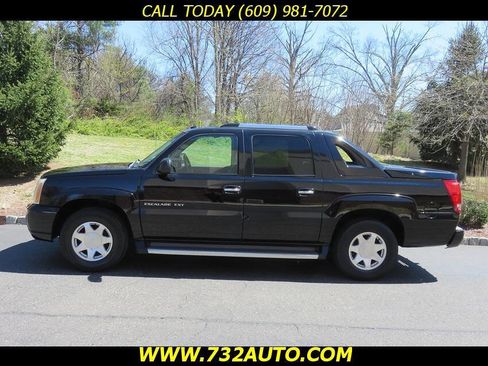 Used 2002 Cadillac Escalade EXT image 2