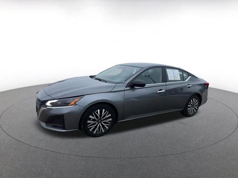 Used 2025 Nissan Altima 2.5 SV image 8