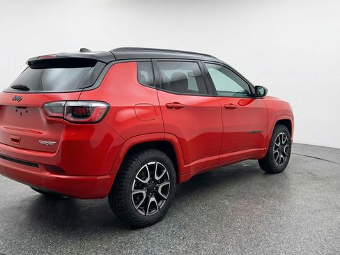 Used 2025 Jeep Compass Trailhawk AWD/4WD image 9