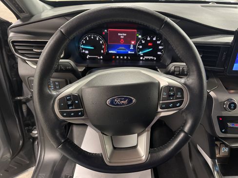 Used 2022 Ford Explorer XLT w/ Equipment Group 202A image 18