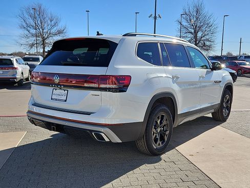 New 2026 Volkswagen Atlas Peak Edition AWD/4WD image 4