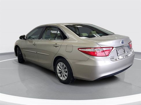 Used 2017 Toyota Camry LE image 4