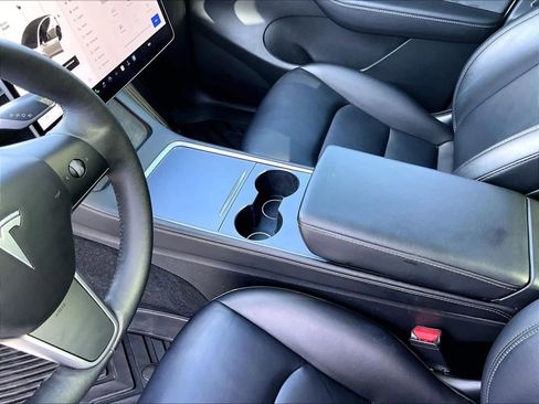 Used 2022 Tesla Model Y Long Range image 20