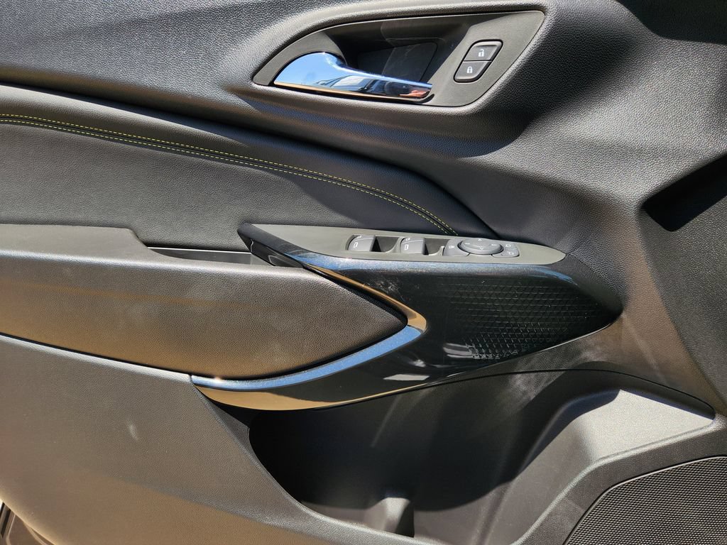 New 2026 Chevrolet Trax LT w/ LT Convenience Package FWD image 16
