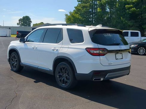 New 2025 Honda Pilot Touring image 6