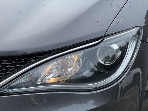 Used 2020 Chrysler Pacifica Touring-L Plus w/ Advanced Safetytec Group FWD image 33