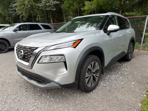 Used 2021 Nissan Rogue SV w/ Premium Package AWD/4WD image 3