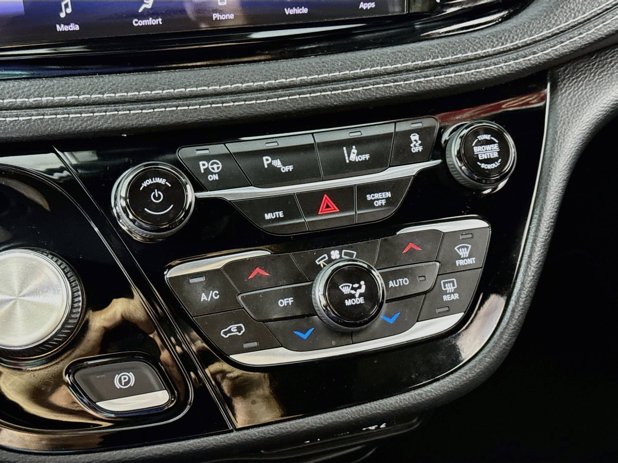 Used 2023 Chrysler Pacifica Touring-L w/ S Appearance Package FWD image 17