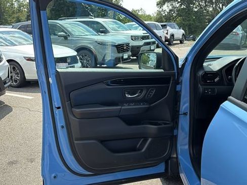 Used 2023 Honda Pilot TrailSport image 8