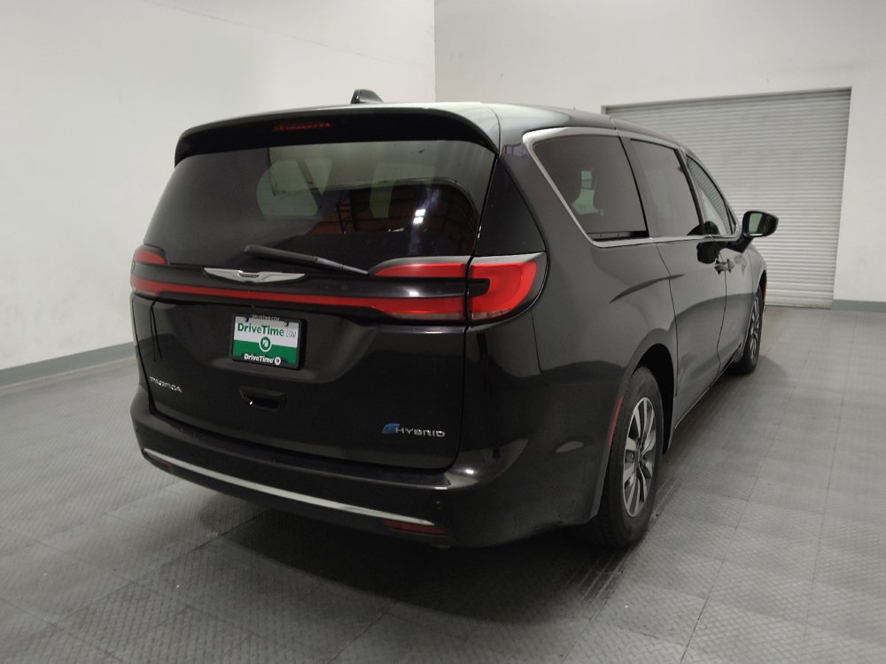 Used 2023 Chrysler Pacifica Touring-L FWD image 7