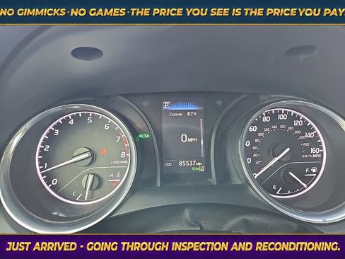 Used 2018 Toyota Camry SE w/ Convenience Package FWD image 18