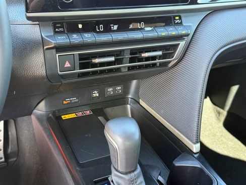 Used 2025 Toyota Camry SE image 21