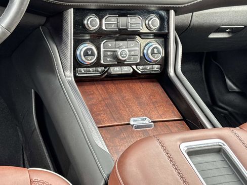 Used 2023 GMC Yukon Denali Ultimate image 4