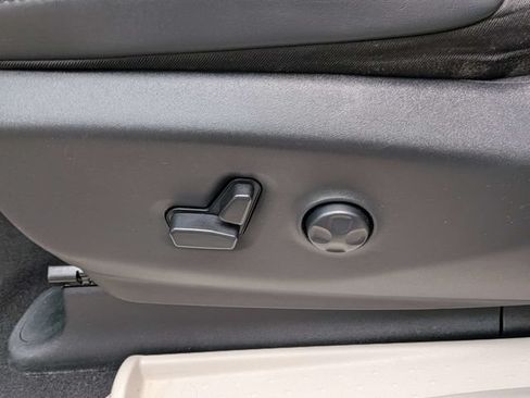 Used 2023 Chrysler Pacifica Touring-L FWD image 23