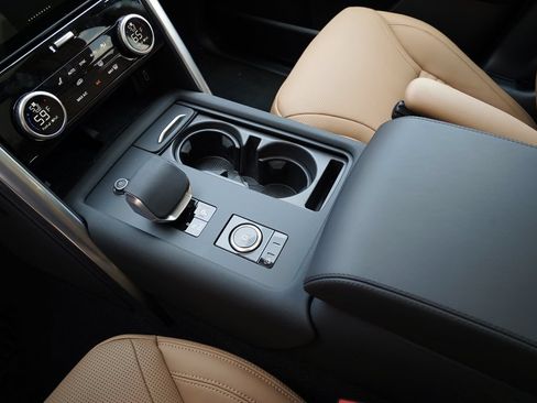 New 2026 Land Rover Discovery Limited Edition AWD/4WD image 31