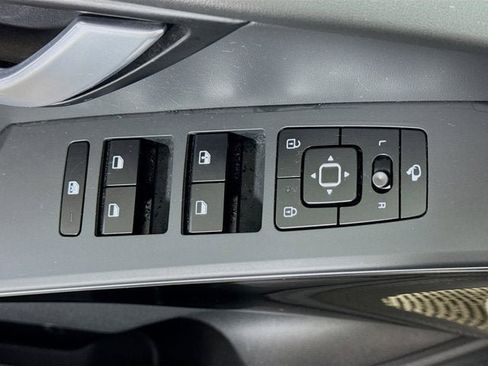 Certified 2023 Kia Niro EX Touring image 18