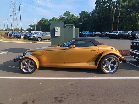 Used 2002 Chrysler Prowler RWD image 2